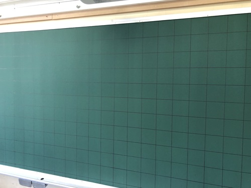 黒板の塗装とマス目を書く