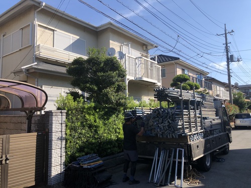 八千代市I様邸外壁塗装、屋根塗装の足場掛け工事です　20230915