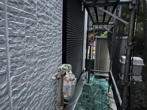 船橋市K様邸　本日は中塗り作業です　231113