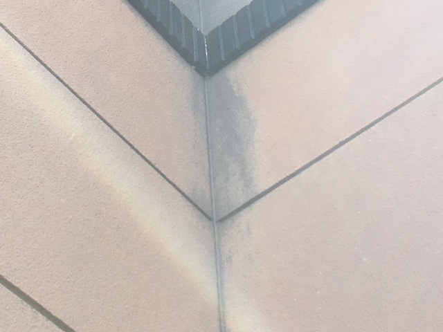 外壁の雨だれ汚れとシーリング劣化 船橋市 外壁塗装