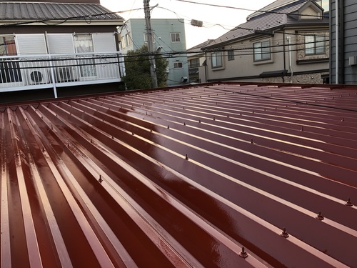 浦安市N様邸のガレージ折板屋根を塗装した後の写真