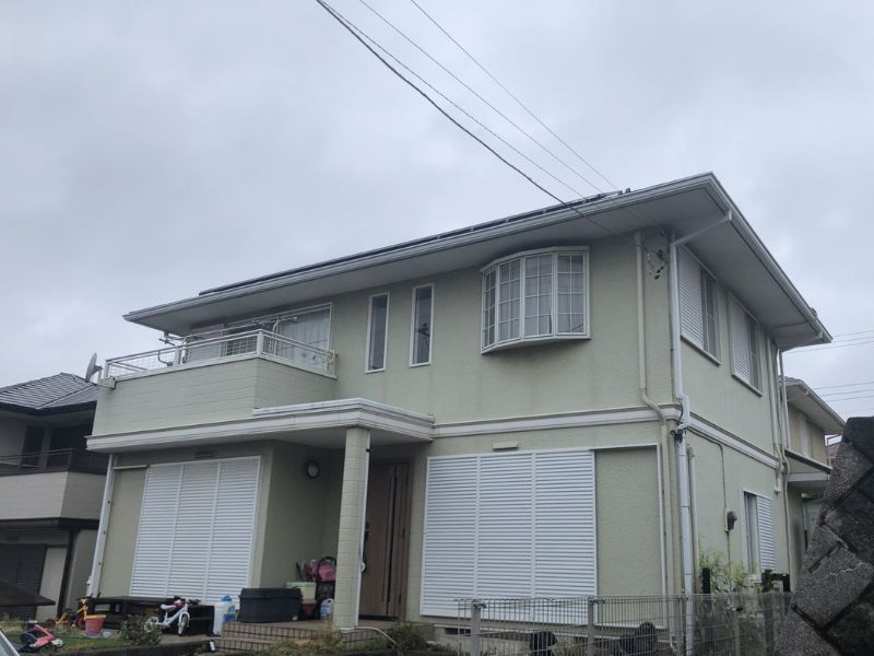 佐倉市B様邸 施工前の外観 全体写真｜塗装前のやさしいアイボリーグリーンの外壁と屋根｜ペイントホームズ船橋店