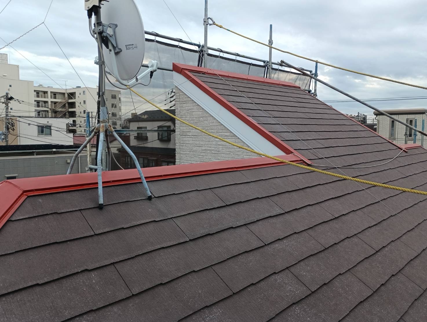 市川市 外壁塗装|サイディング外壁のクリアフッ素中塗り作業(艶あり)